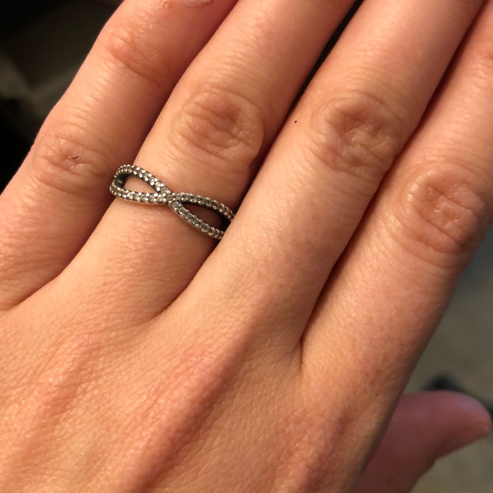 EUC Retired Pandora Crossing Paths ring 190930CZ